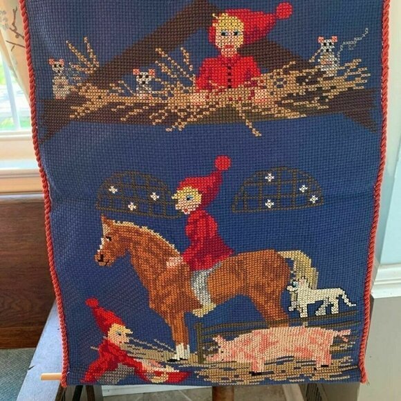 Wall Hanging Banner Barn Scene Horse Pig Mice Fair - Picture 2 of 5